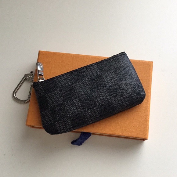 Selling this Louis Vuitton pouch!! - Picture 3 of 4